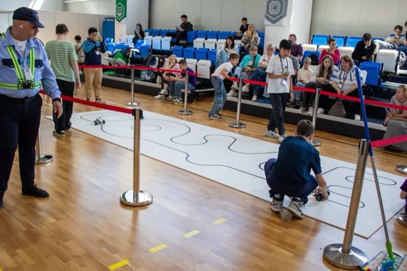 Line follower robot competing on the track