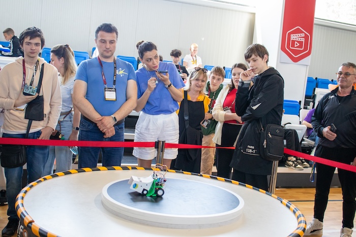 Mini Sumo Robot competition in action